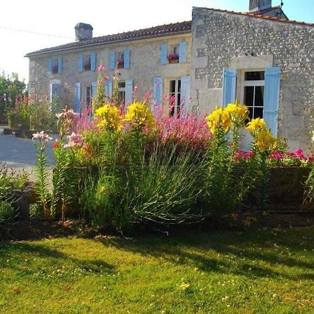Chambres d'Hôtes Domaine Le Fragnaud Saint-Porchaire Exterior foto