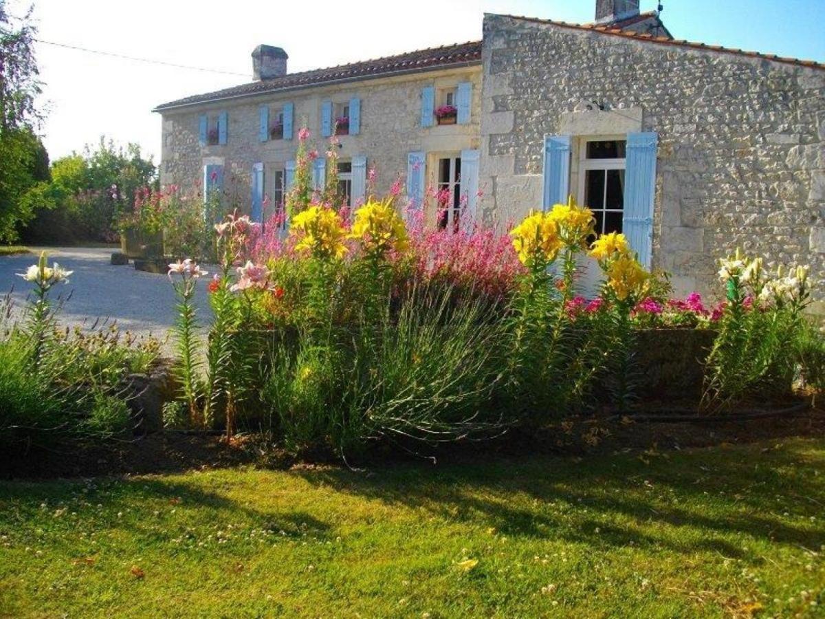 Chambres d'Hôtes Domaine Le Fragnaud Saint-Porchaire Exterior foto