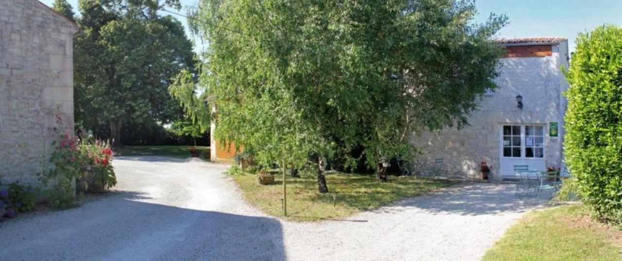 Chambres d'Hôtes Domaine Le Fragnaud Saint-Porchaire Exterior foto